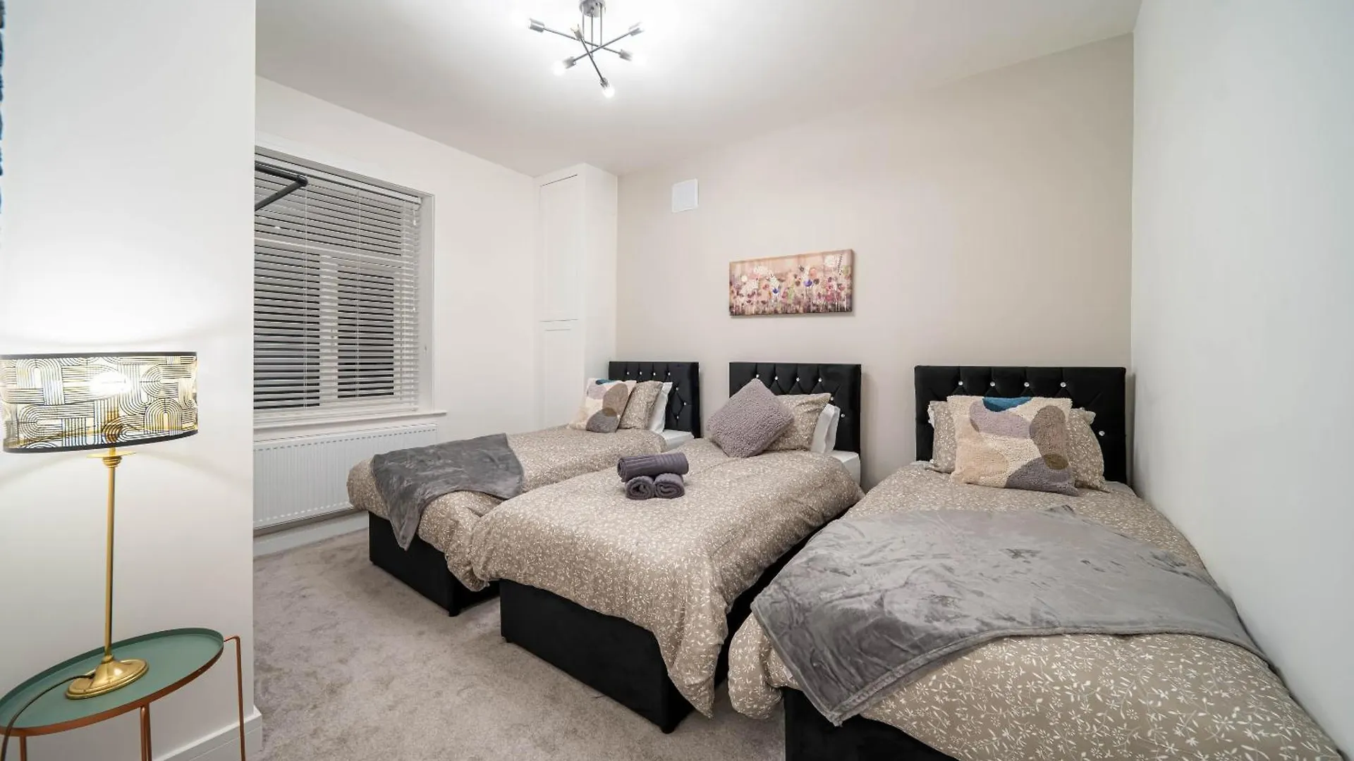 Charming 1-Bedroom Just 1 Mile From Morley Town Center In Leeds Pudsey 0*,  Wielka Brytania