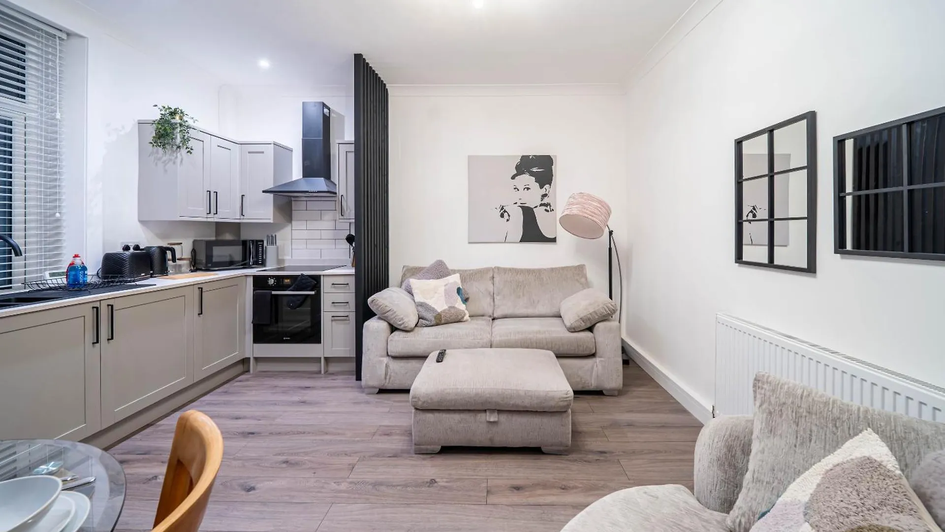 Charming 1-Bedroom Just 1 Mile From Morley Town Center In Leeds Pudsey 0*,
